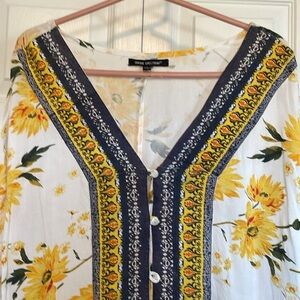 Women’s Unique Spectrum 1X peasant blouse tunic. 3/4 arms with tie. Button front